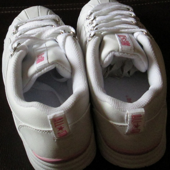 Shoes Converse athletic girls new size 6M white Allstar leather - Picture 4 of 4